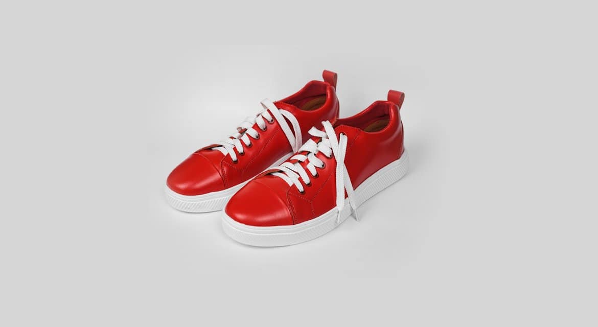 Running shoes imported from china
